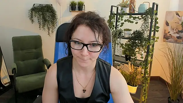 Snapshot of AureliaGleam chatting on May 11, 2026, 4:29 am AureliaGleam online show from May 11, 2026, 4:29 am