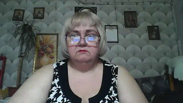 Snapshot of MarinaFarina53 chatting on June 4, 2026, 6:52 am MarinaFarina53 online show from June 4, 2026, 6:52 am