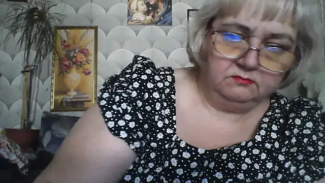 Snapshot of MarinaFarina53 chatting on June 10, 2026, 5:50 am MarinaFarina53 online show from June 10, 2026, 5:50 am