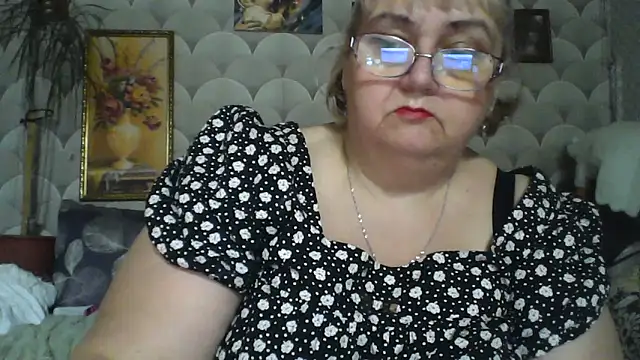 Snapshot of MarinaFarina53 chatting on June 12, 2026, 6:45 am MarinaFarina53 online show from June 12, 2026, 6:45 am