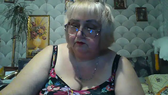 Snapshot of MarinaFarina53 chatting on June 25, 2026, 5:17 pm MarinaFarina53 online show from June 25, 2026, 5:17 pm