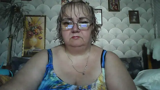 Snapshot of MarinaFarina53 chatting on June 28, 2026, 5:02 am MarinaFarina53 online show from June 28, 2026, 5:02 am