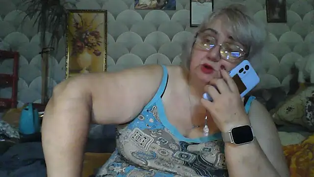 Snapshot of MarinaFarina53 chatting on July 1, 2026, 6:15 am MarinaFarina53 online show from July 1, 2026, 6:15 am