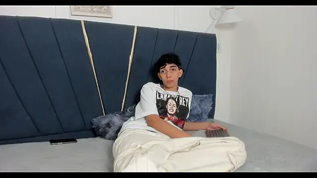 ero boy40 online show from May 20, 2026, 3:13 am