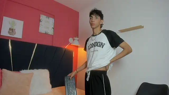 ero boy40 online show from June 19, 2026, 4:06 am