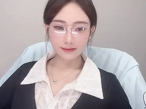  222Mia online show from May 12, 2026, 2:52 am