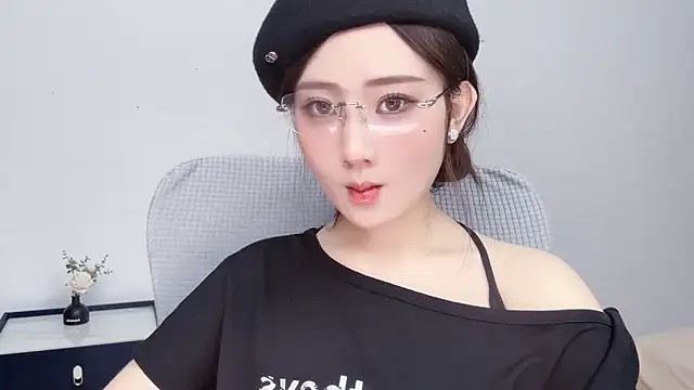  222Mia online show from May 21, 2026, 2:51 am