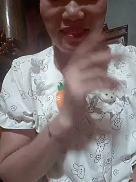 Snapshot of -Trici- chatting on June 25, 2026, 11:42 pm -Trici- online show from June 25, 2026, 11:42 pm