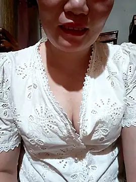 Snapshot of -Trici- chatting on July 7, 2026, 9:19 pm -Trici- online show from July 7, 2026, 9:19 pm