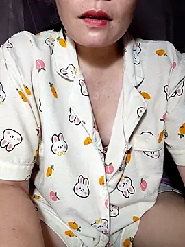 Snapshot of -Trici- chatting on July 10, 2026, 8:33 pm -Trici- online show from July 10, 2026, 8:33 pm
