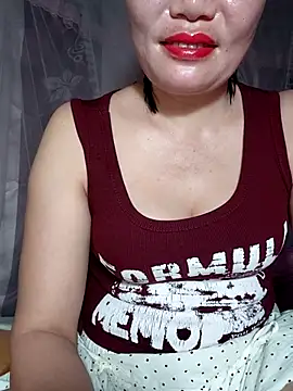 Snapshot of -Trici- chatting on July 13, 2026, 7:49 pm -Trici- online show from July 13, 2026, 7:49 pm