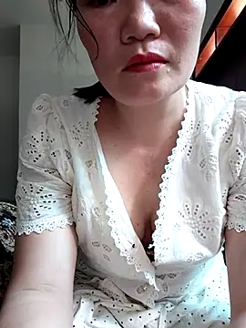 Snapshot of -Trici- chatting on July 18, 2026, 9:13 am -Trici- online show from July 18, 2026, 9:13 am