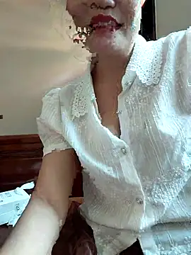 Snapshot of -Trici- chatting on July 22, 2026, 3:31 am -Trici- online show from July 22, 2026, 3:31 am