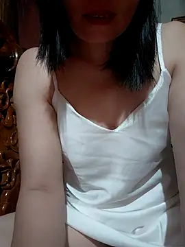 Snapshot of -Trici- chatting on July 25, 2026, 11:24 pm -Trici- online show from July 25, 2026, 11:24 pm