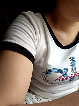 Snapshot of -Trici- chatting on August 5, 2026, 2:58 am -Trici- online show from August 5, 2026, 2:58 am