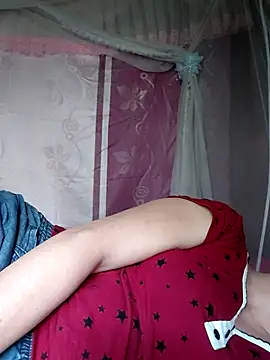 Snapshot of -Trici- chatting on August 7, 2026, 6:04 am -Trici- online show from August 7, 2026, 6:04 am