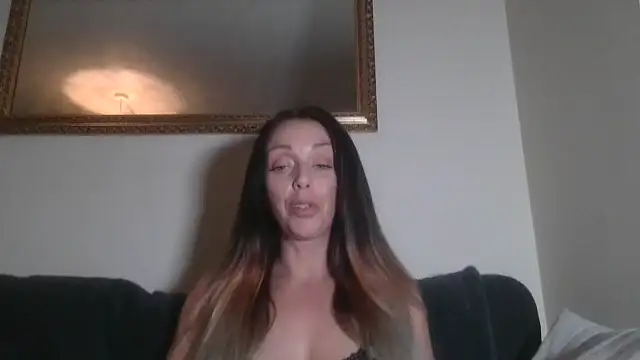 LouiseLovell online show from June 11, 2026, 10:19 pm