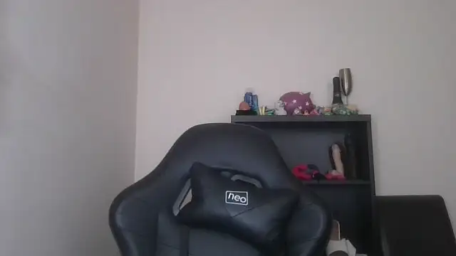 LouiseLovell online show from July 8, 2026, 6:34 pm