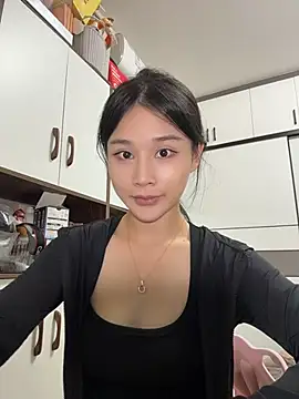 Snapshot of cuteluky18 chatting on May 23, 2026, 1:37 pm cuteluky18 online show from May 23, 2026, 1:37 pm