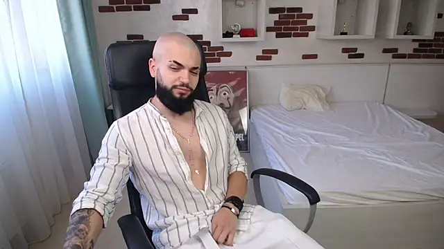 OscarWillss online show from May 24, 2026, 5:01 am