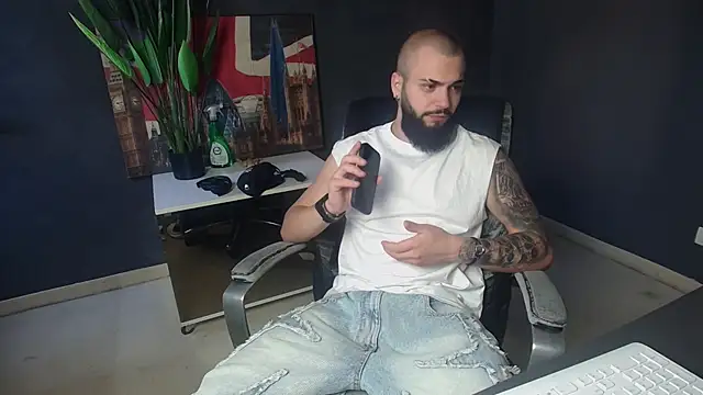 OscarWillss online show from June 17, 2026, 4:37 am