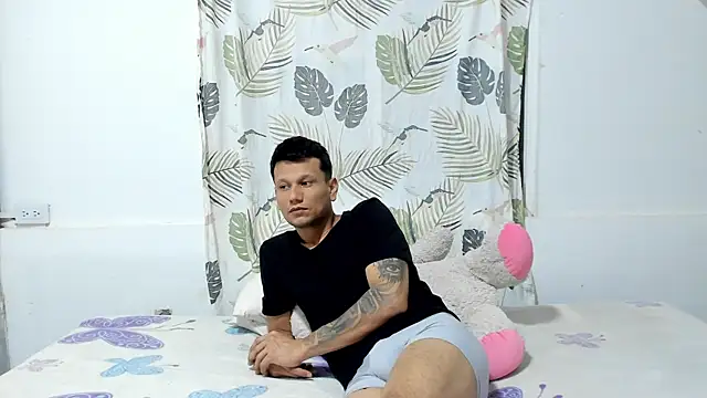 HannaSexMatheuw online show from June 28, 2026, 1:00 am