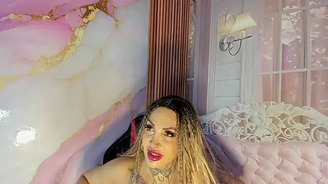 Snapshot of LaylaWatsson chatting on May 22, 2026, 2:40 am LaylaWatsson online show from May 22, 2026, 2:40 am