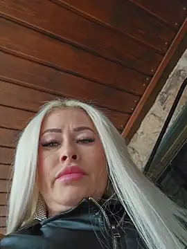 Snapshot of MILFBARBY chatting on February 4, 2026, 8:09 am MILFBARBY online show from February 4, 2026, 8:09 am