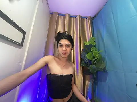 RoseAmarie online show from July 28, 2026, 1:10 pm