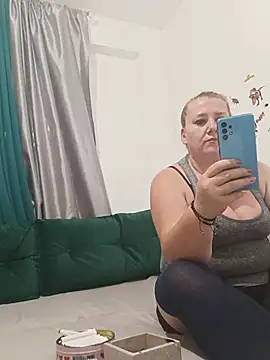 Snapshot of JuliaBestX chatting on July 2, 2026, 9:32 pm JuliaBestX online show from July 2, 2026, 9:32 pm