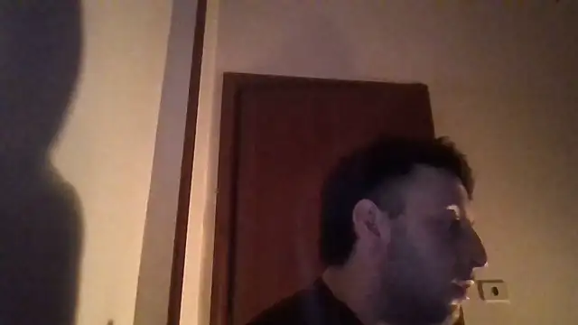 VincentZe99 online show from May 17, 2026, 11:34 pm