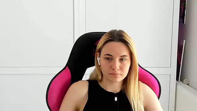 Snapshot of Emma_starrs_ chatting on June 11, 2026, 12:36 pm Emma starrs online show from June 11, 2026, 12:36 pm