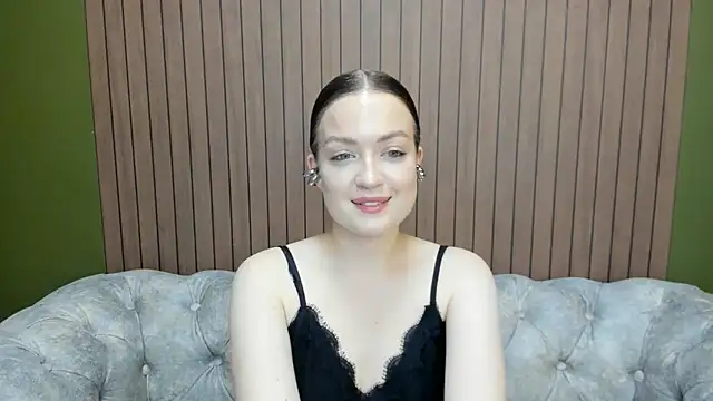 Mila Richardson online show from May 31, 2026, 7:48 am