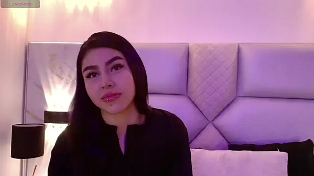 Helena Whaite online show from July 1, 2026, 2:02 am