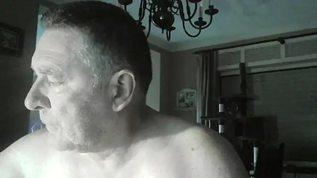 Snapshot of edje59a chatting on October 9, 2025, 6:11 am edje59a online show from October 9, 2025, 6:11 am