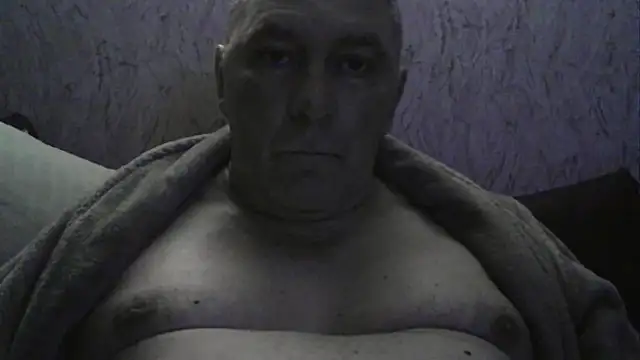 Snapshot of edje59a chatting on October 11, 2025, 12:10 am edje59a online show from October 11, 2025, 12:10 am