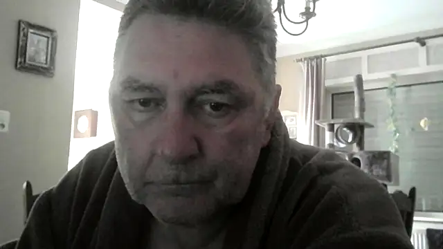 Snapshot of edje59a chatting on April 9, 2026, 6:52 am edje59a online show from April 9, 2026, 6:52 am