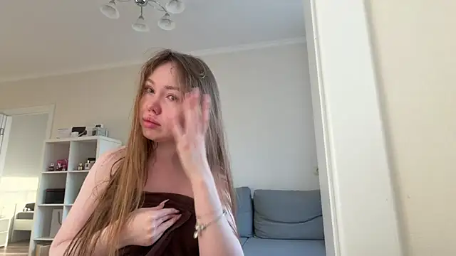ValeryShine online show from May 19, 2026, 1:11 am