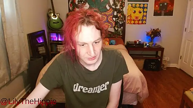 Snapshot of lilythehippie chatting on May 27, 2026, 5:32 pm lilythehippie online show from May 27, 2026, 5:32 pm