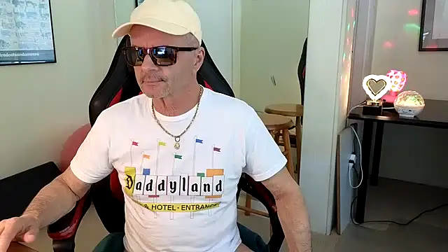 hotdadbod online show from January 22, 2025, 9:32 pm