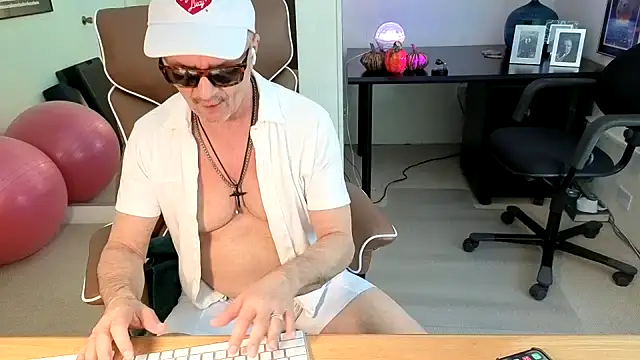 hotdadbod online show from November 14, 2025, 9:35 pm