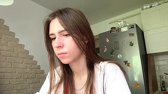 Snapshot of ZaraGuyette chatting on June 4, 2026, 7:47 am ZaraGuyette online show from June 4, 2026, 7:47 am