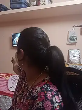 Snapshot of pirainilla chatting on July 3, 2026, 5:08 pm pirainilla online show from July 3, 2026, 5:08 pm