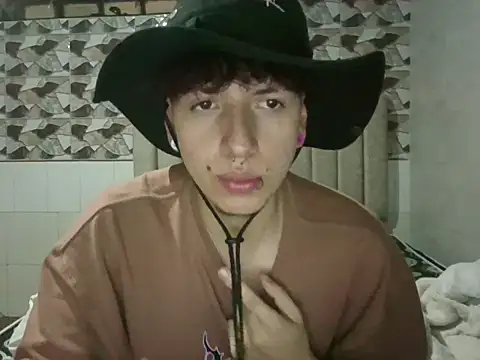 Snapshot of Noah_mod chatting on June 30, 2026, 1:39 am Noah mod online show from June 30, 2026, 1:39 am