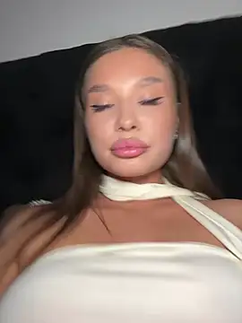 Snapshot of BeautyBella_ chatting on June 12, 2026, 4:17 pm BeautyBella online show from June 12, 2026, 4:17 pm