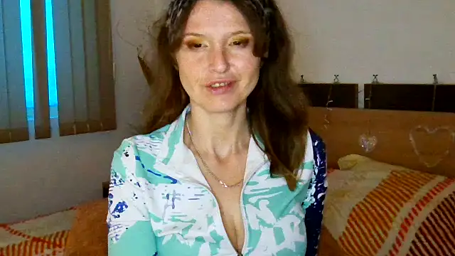 Snapshot of LoveElenika chatting on June 14, 2026, 5:04 pm LoveElenika online show from June 14, 2026, 5:04 pm
