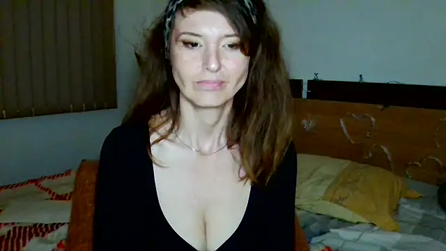 Snapshot of LoveElenika chatting on June 21, 2026, 2:14 am LoveElenika online show from June 21, 2026, 2:14 am