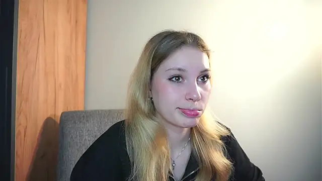 Snapshot of Sairallyn chatting on May 15, 2026, 8:16 pm Sairallyn online show from May 15, 2026, 8:16 pm