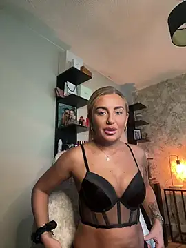 CharlottemilfUKx online show from May 20, 2026, 6:14 pm