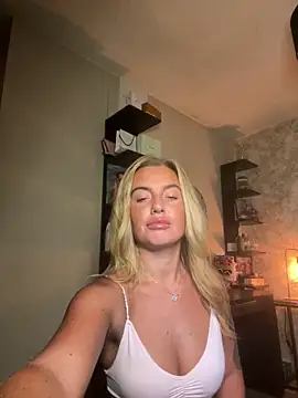 CharlottemilfUKx online show from May 25, 2026, 11:11 pm